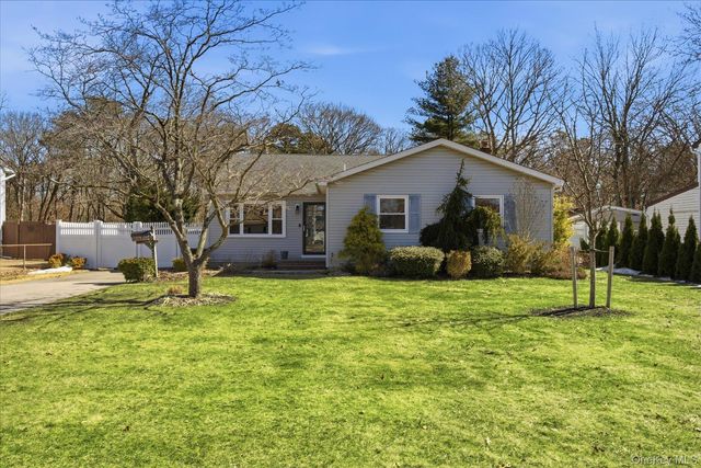 245 Norma Avenue, West Islip, NY 11795