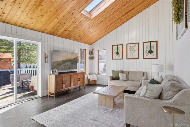 245 Norma Avenue, West Islip, NY 11795