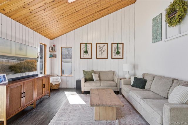 245 Norma Avenue, West Islip, NY 11795