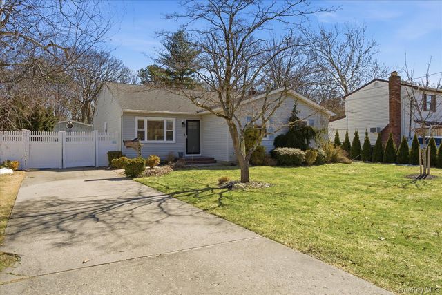 245 Norma Avenue, West Islip, NY 11795