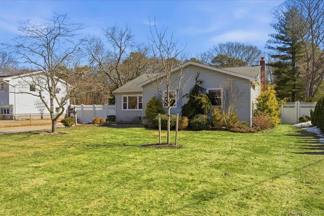 245 Norma Avenue, West Islip, NY 11795