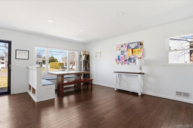 245 Norma Avenue, West Islip, NY 11795