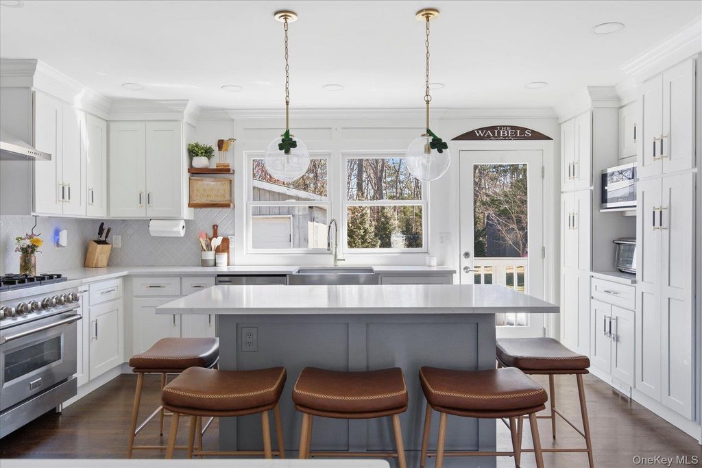 245 Norma Avenue, West Islip, NY 11795