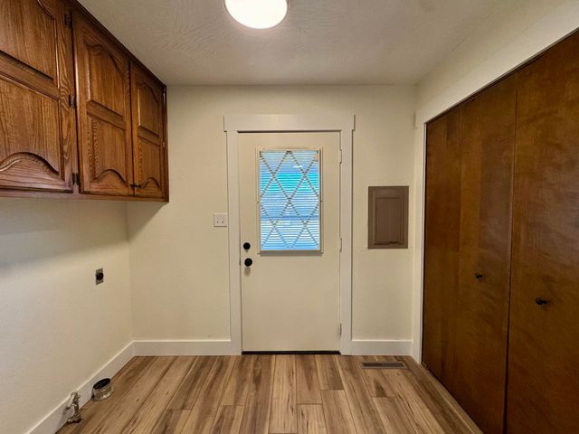 3158 S Roanoke Avenue, Springfield, MO 65807