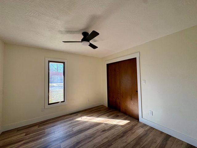 3158 S Roanoke Avenue, Springfield, MO 65807