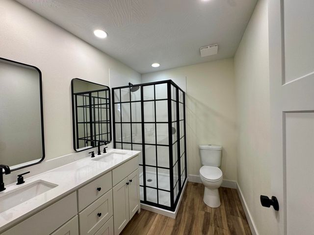 3158 S Roanoke Avenue, Springfield, MO 65807