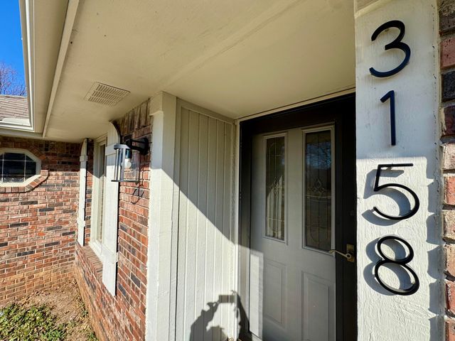 3158 S Roanoke Avenue, Springfield, MO 65807