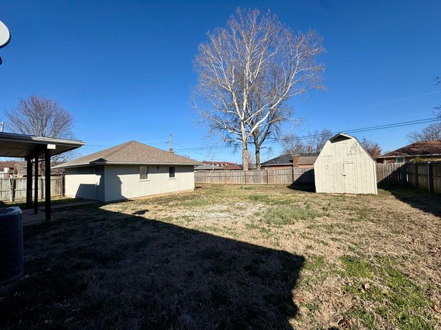 3158 S Roanoke Avenue, Springfield, MO 65807