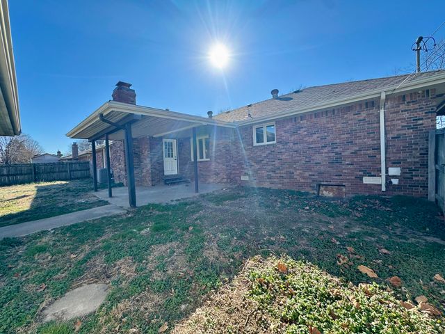 3158 S Roanoke Avenue, Springfield, MO 65807