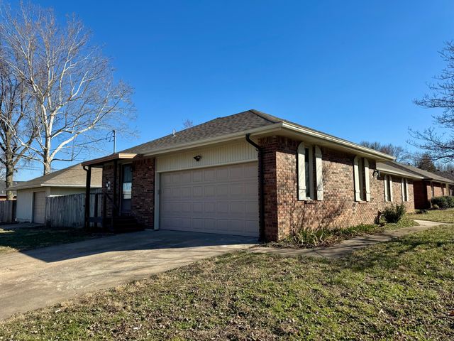 3158 S Roanoke Avenue, Springfield, MO 65807