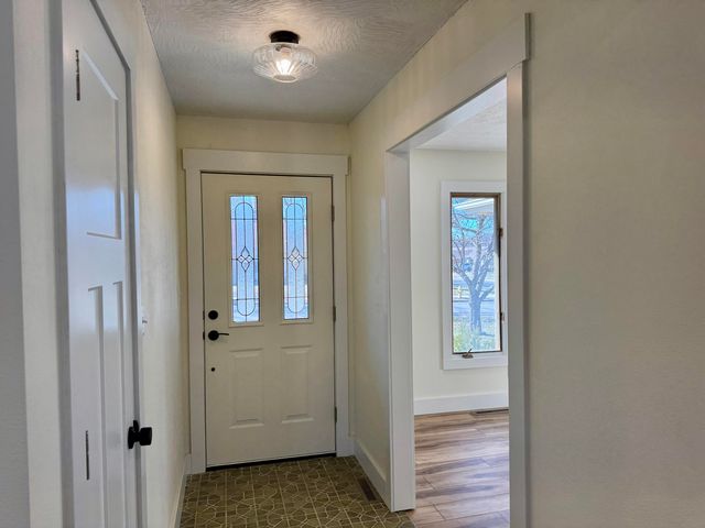 3158 S Roanoke Avenue, Springfield, MO 65807