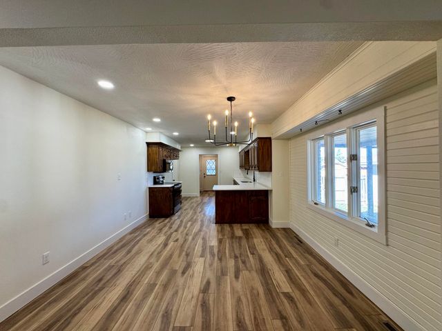 3158 S Roanoke Avenue, Springfield, MO 65807