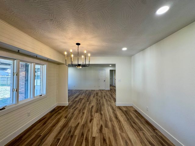 3158 S Roanoke Avenue, Springfield, MO 65807