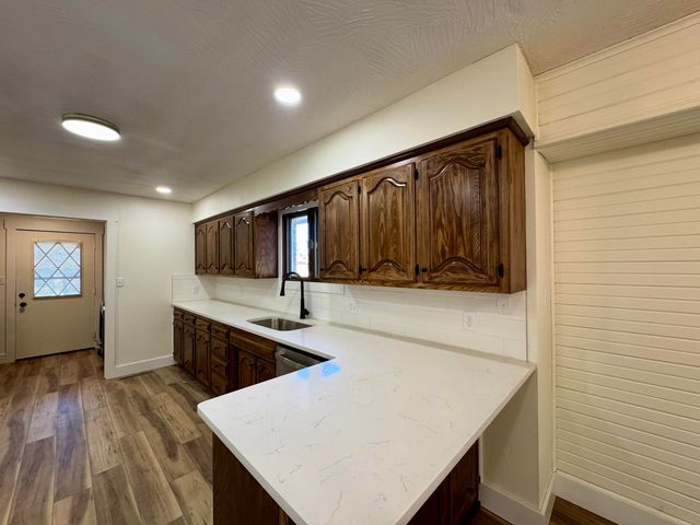 3158 S Roanoke Avenue, Springfield, MO 65807