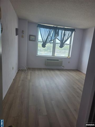 300 Main Street 803, Little Falls, NJ 07424