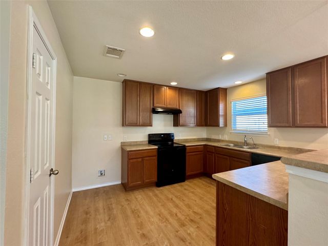 291 Gina DR, Kyle, TX 78640