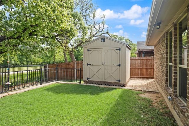 1420 Glade Meadows Drive, Burleson, TX 76058