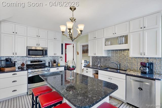 221 N Cherry Street, Flushing, MI 48433