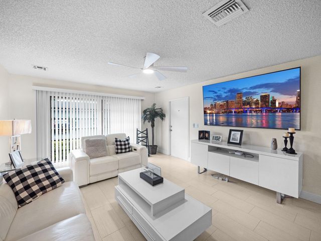 4751 Storkwood Way B, Boynton Beach, FL 33436
