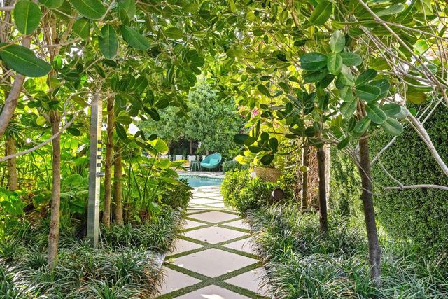 680 S Ocean Boulevard, Palm Beach, FL 33480