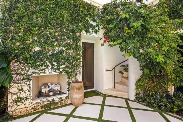 680 S Ocean Boulevard, Palm Beach, FL 33480