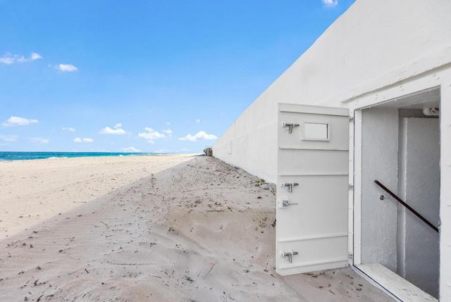 680 S Ocean Boulevard, Palm Beach, FL 33480