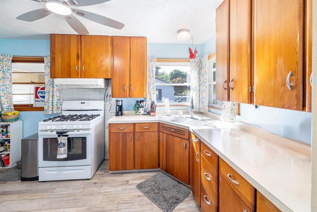 2530 White Oaks Drive, Beloit, WI 53511