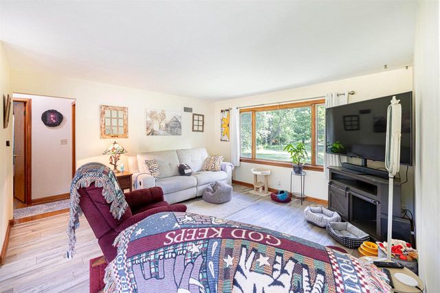 2530 White Oaks Drive, Beloit, WI 53511