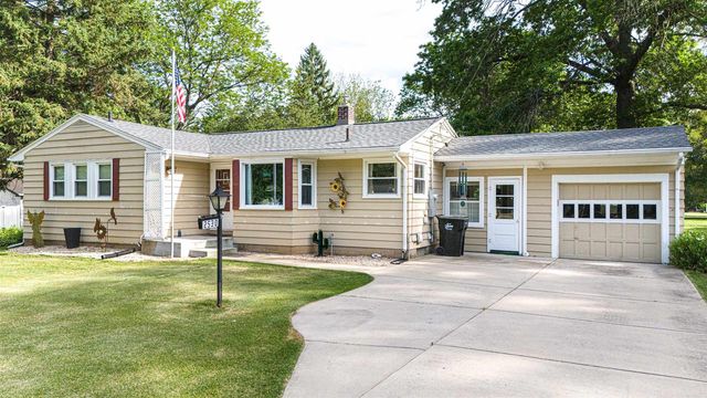 2530 White Oaks Drive, Beloit, WI 53511