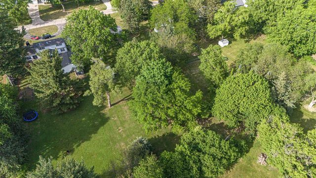 2530 White Oaks Drive, Beloit, WI 53511