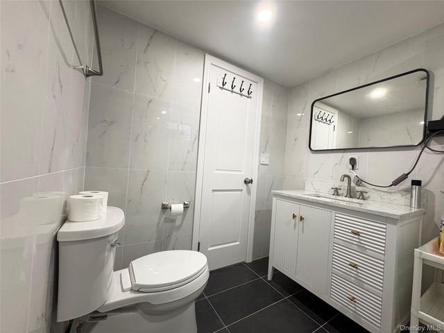 41-75 Morgan Street, Little Neck, NY 11363