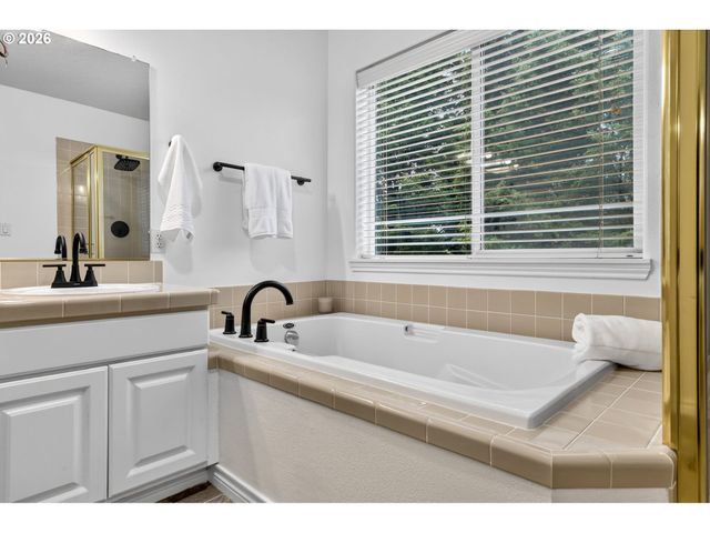 15905 Sw LOON Dr, Beaverton, OR 97007