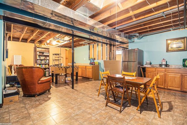 1924 Amboy Street, Dearborn Heights, MI 48127