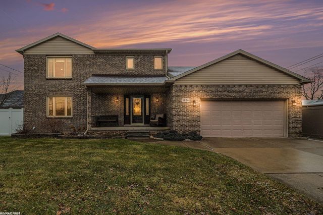 1924 Amboy Street, Dearborn Heights, MI 48127