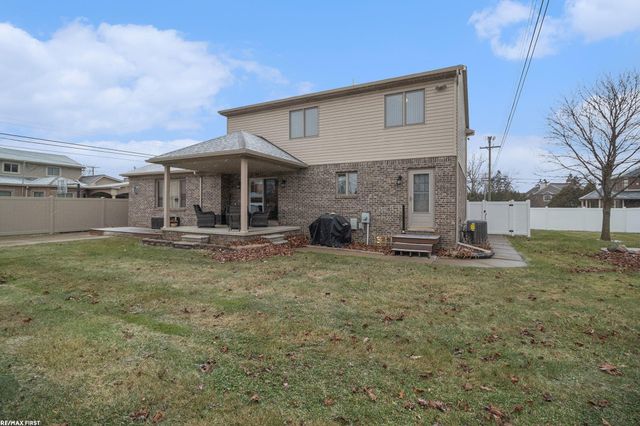 1924 Amboy Street, Dearborn Heights, MI 48127