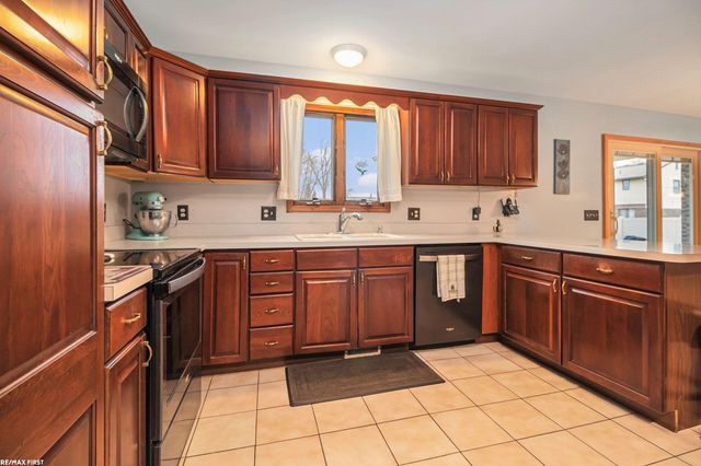 1924 Amboy Street, Dearborn Heights, MI 48127