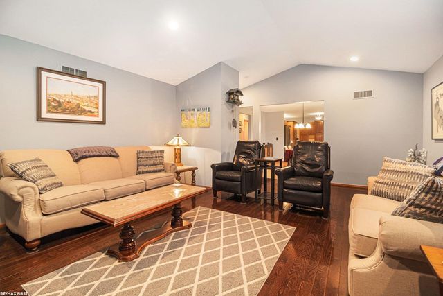 1924 Amboy Street, Dearborn Heights, MI 48127