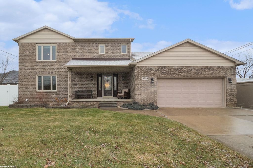 1924 Amboy Street, Dearborn Heights, MI 48127