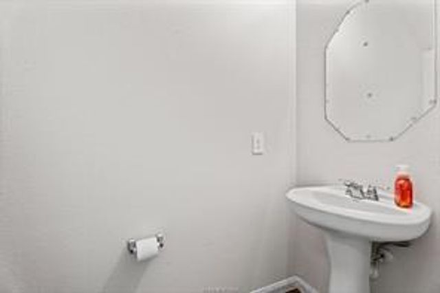 980 Rice Drive, Bryan, TX 77803