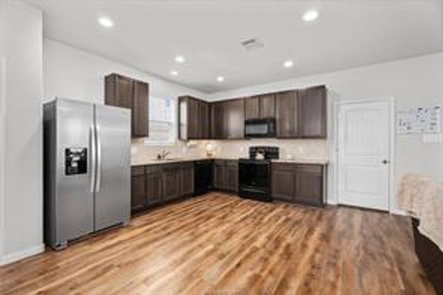 980 Rice Drive, Bryan, TX 77803