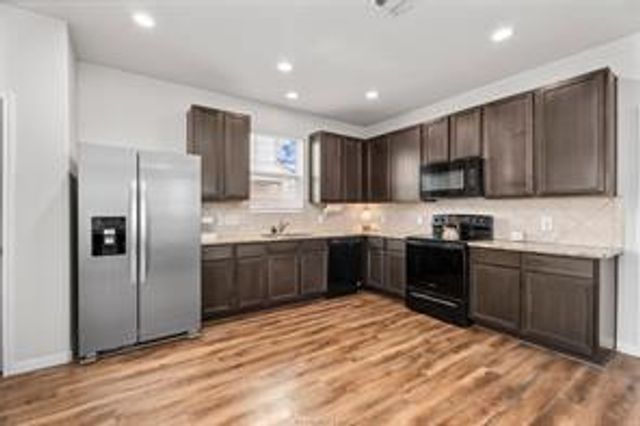 980 Rice Drive, Bryan, TX 77803