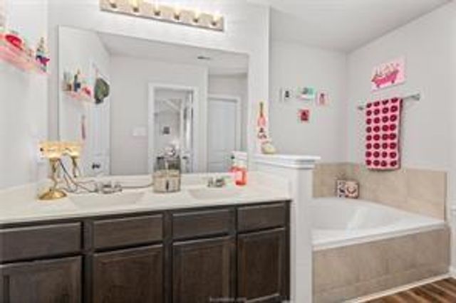 980 Rice Drive, Bryan, TX 77803