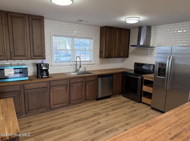 6910 Daybreak Lane, Wilmington, NC 28411