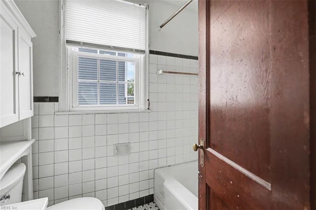 7531 Yorktown DR, Norfolk, VA 23505