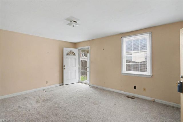 7531 Yorktown DR, Norfolk, VA 23505