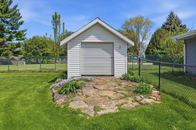 5566 Mary Lake Road, Waunakee, WI 53597