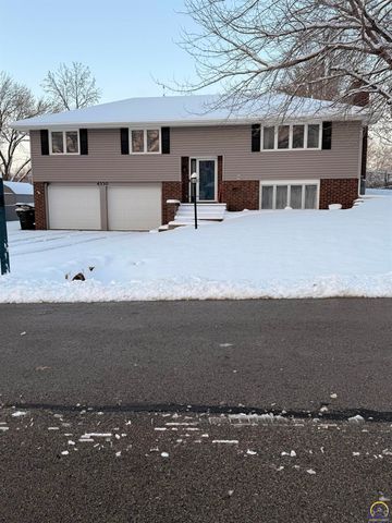 4330 SE 26th TER, Topeka, KS 66605