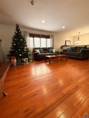 4330 SE 26th TER, Topeka, KS 66605