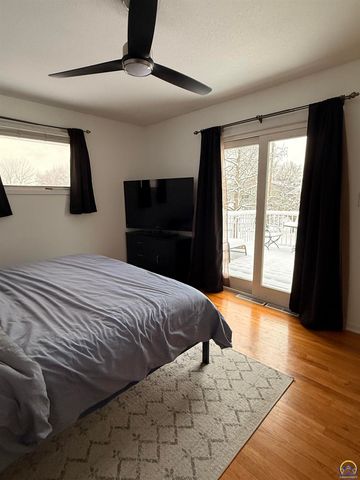 4330 SE 26th TER, Topeka, KS 66605