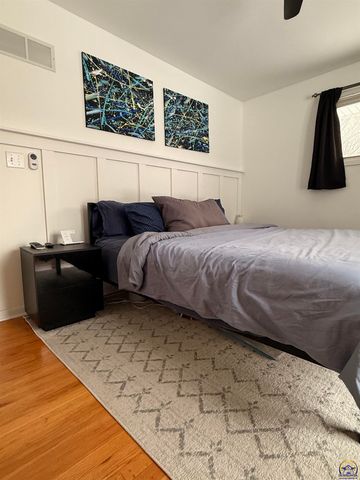 4330 SE 26th TER, Topeka, KS 66605